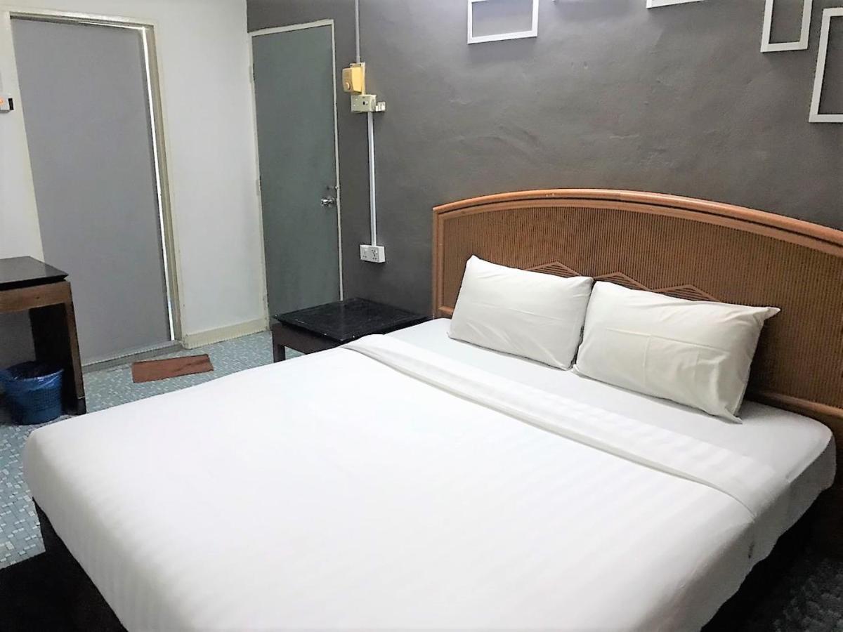 Oyo 90465 Pelangi Baru Hotel Johor Bahru Eksteriør billede